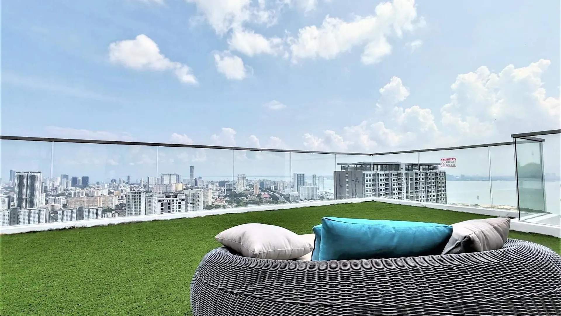 Apartment Skyblue 2 Rooms Apartment, 4 Plus 2 Pax At Urban Suites Jelutong Ma­lay­sia